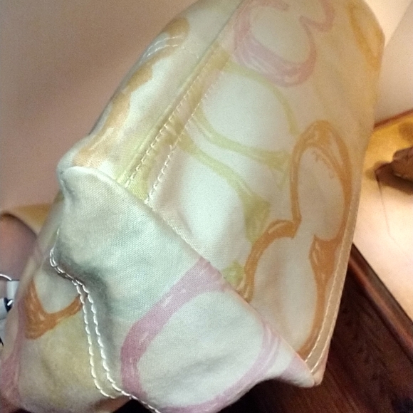 Coach Hamptons signature scribble small handbag - Picture 3 of 5